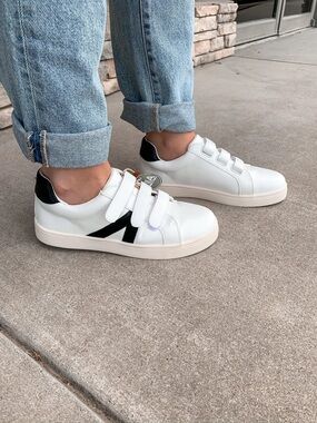 Mia Izzie Sneaker - Women's
